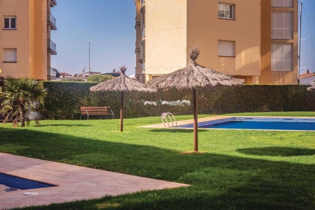 Apartamento En Roses Con Parking Y Piscina Apartment Exterior foto